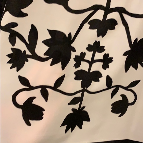 Loft black and white floral blouse - Picture 4 of 5